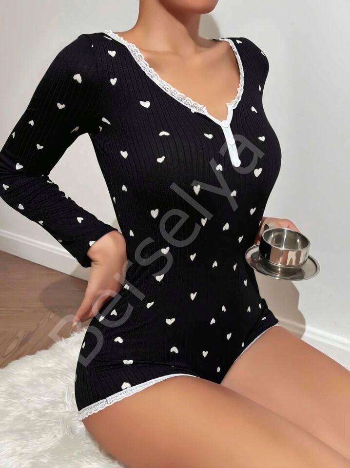 Pamuklu Siyah Kalp Desenli Tulum Pijama