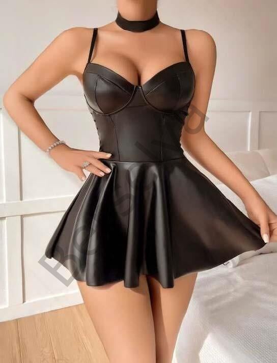 Siyah Etekli Pileli Fantezi Deri Elbise