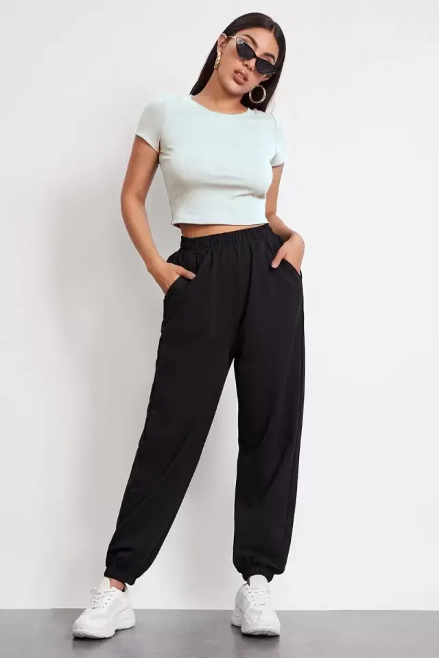 Kadın Beyaz Modern Fit Yuvarlak Yaka Crop Bluz