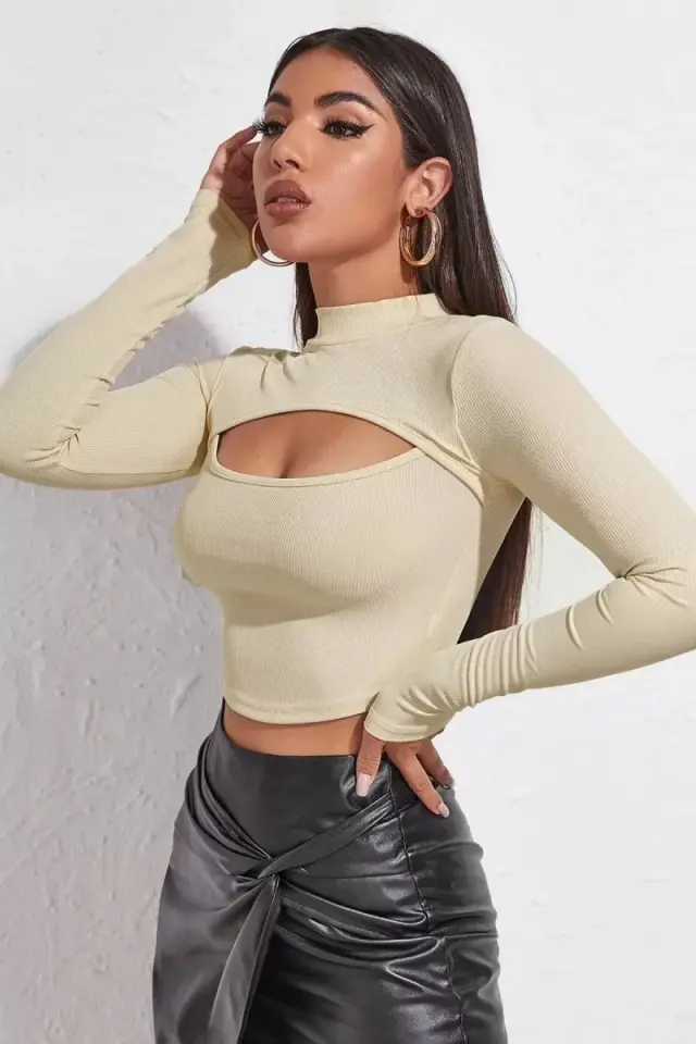 Kadın Ekru Modern Fit Göğüs Dekolteli Uzun Kollu Cut Out Crop Top Bluz