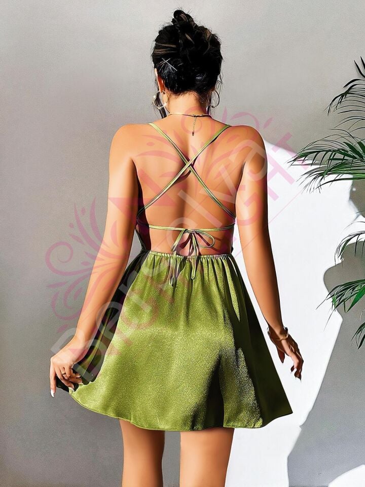 Derin Sırt Dekolteli Fantazi Yeşil Mini Gecelik