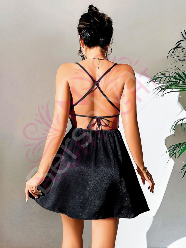 Derin Sırt Dekolteli Fantazi Siyah Mini Gecelik