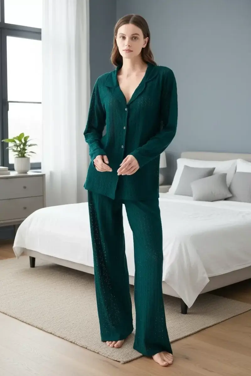 Kadın Zümrüt Yeşili Önden Düğmeli Rahat Kesim Pijama Takımı