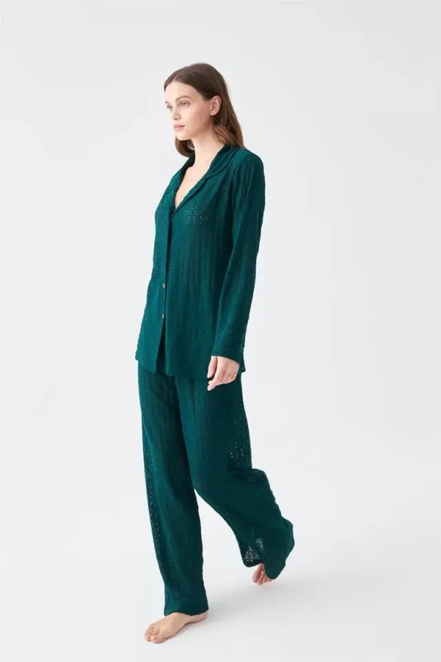 Kadın Zümrüt Yeşili Önden Düğmeli Rahat Kesim Pijama Takımı