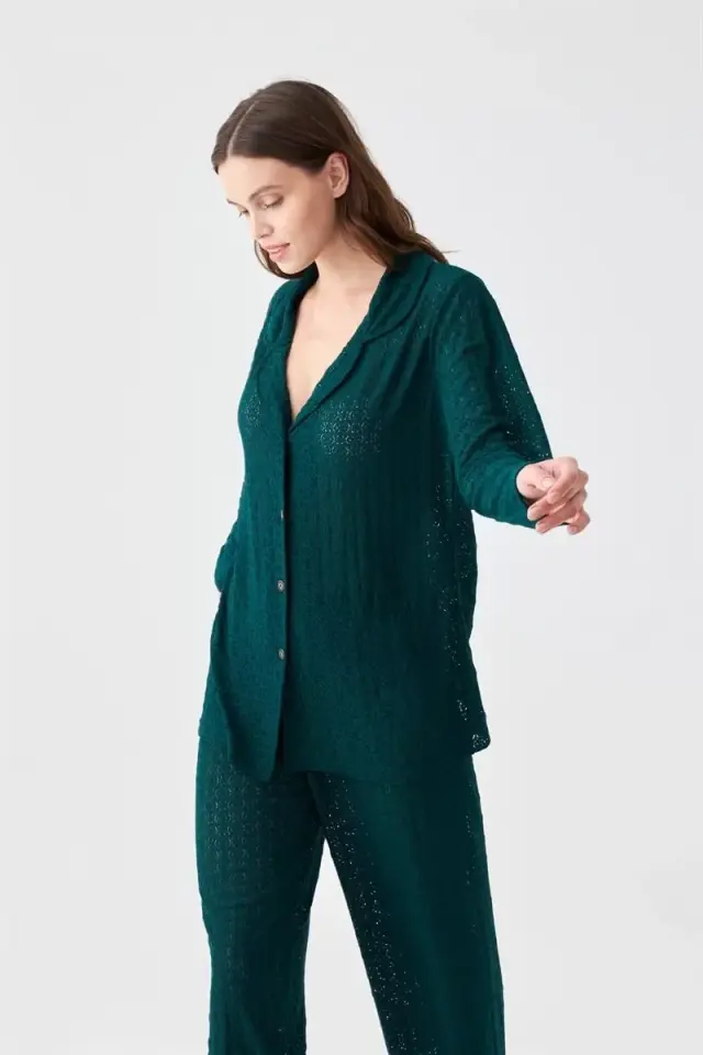 Kadın Zümrüt Yeşili Önden Düğmeli Rahat Kesim Pijama Takımı