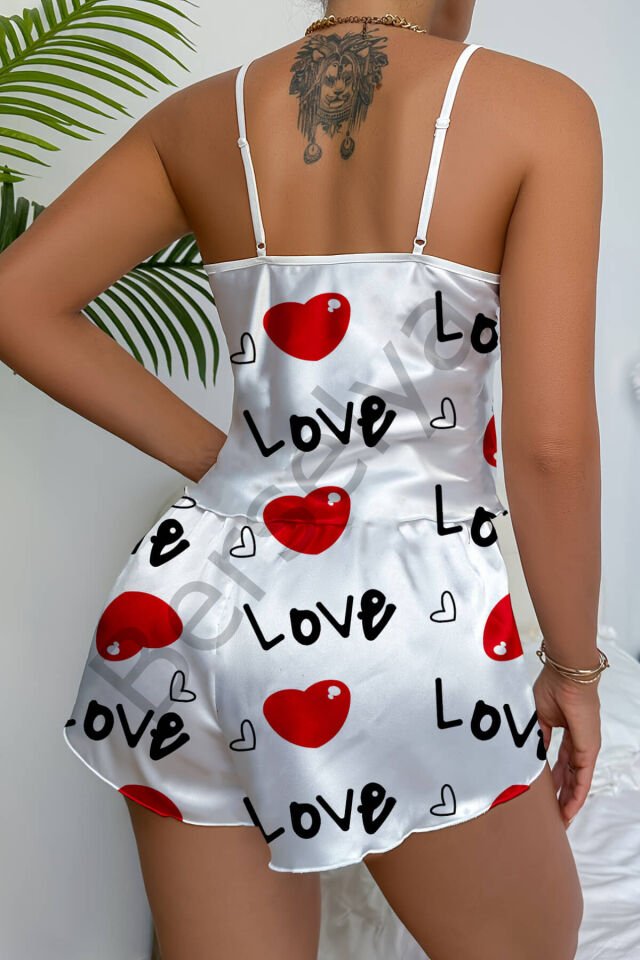 Love Desenli Beyaz Saten Şortlu Gecelik Takım