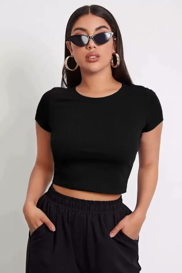 Kadın Siyah Modern Fit Yuvarlak Yaka Yarım Kol Crop Top Bluz