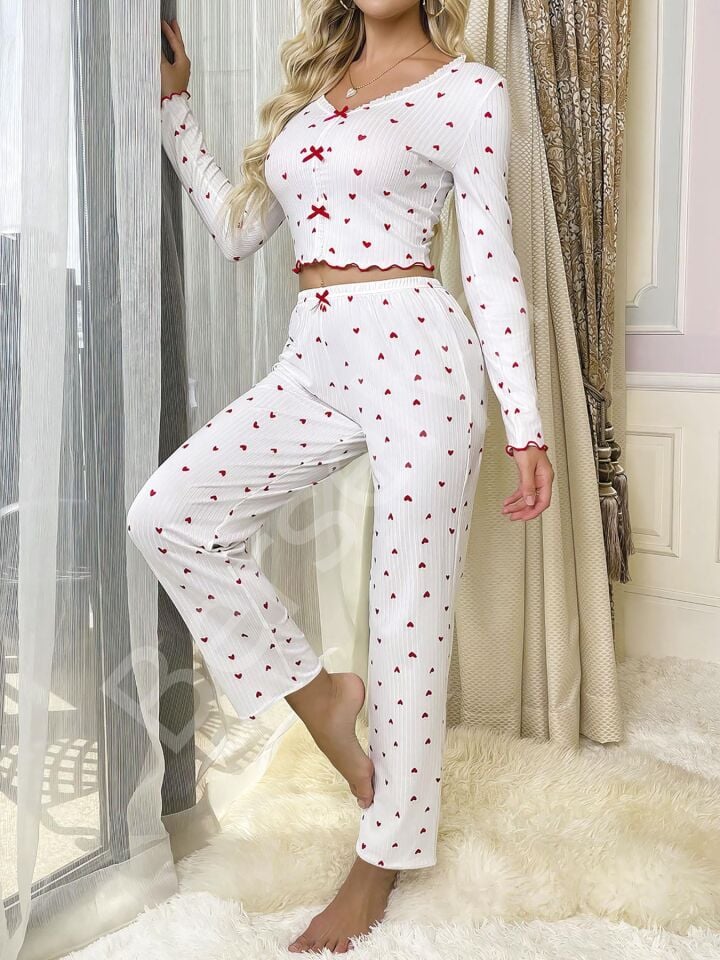 Beyaz Üstüne Kalp Desenli Kırmızı Kurdelalı Pamuklu Pijama Takımı