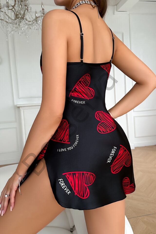 Büyük Kırmızı Kalp Desenli Siyah Saten Gecelik