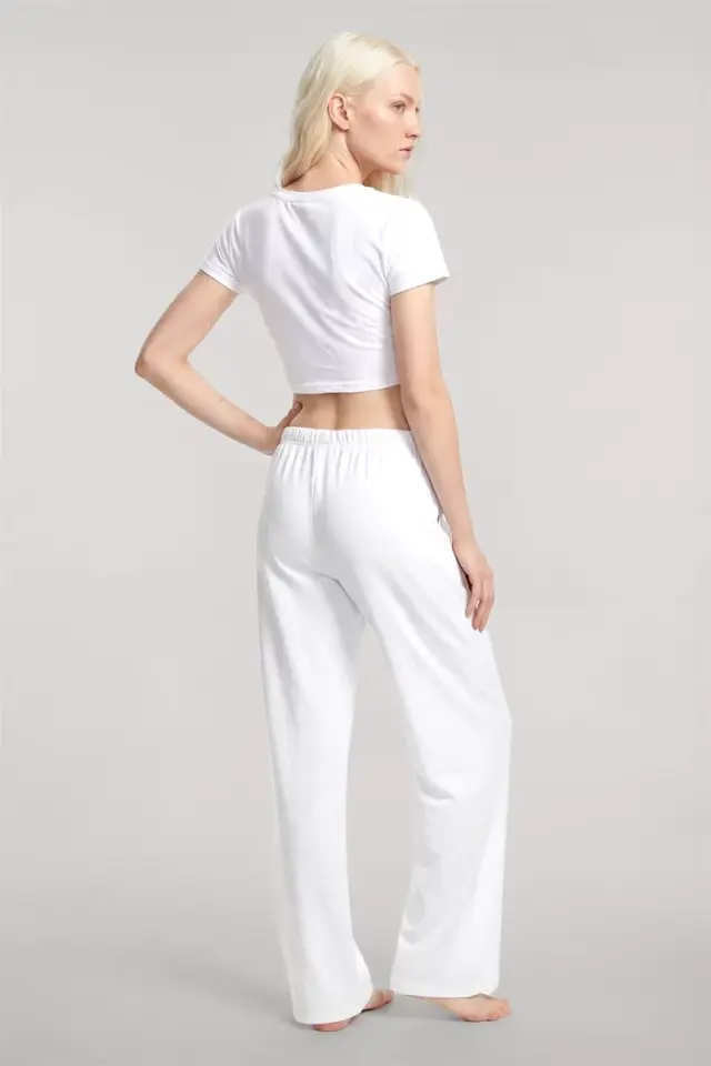 Kadın Beyaz Baskılı Crop T-shirt Pantolon Takım Rahat Günlük Spor Şık İkili Set