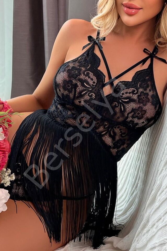 Kadın Siyah Dantel Detaylı Püsküllü Fantezi Gecelik Takımı