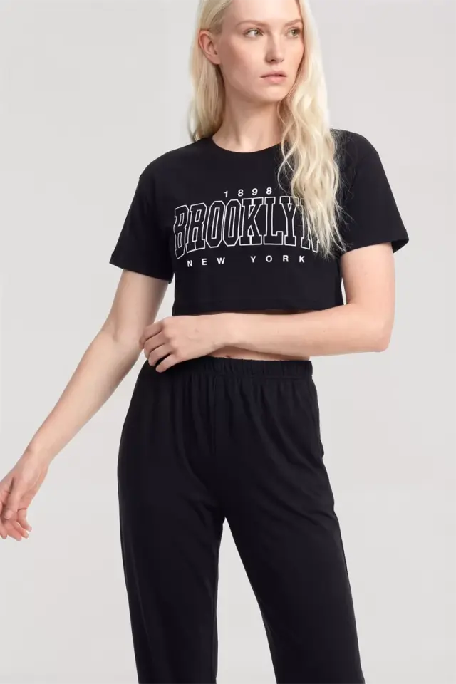 Kadın Siyah Crop T-shirt Pantolon Takım Rahat Günlük Spor Şık İkili Set