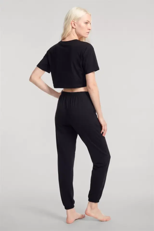 Kadın Siyah Crop T-shirt Pantolon Takım Rahat Günlük Spor Şık İkili Set