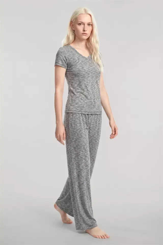 Kadın Gri V Yaka Yumuşak Dokulu Pijama Takımı Rahat Günlük Ev Giyim Seti