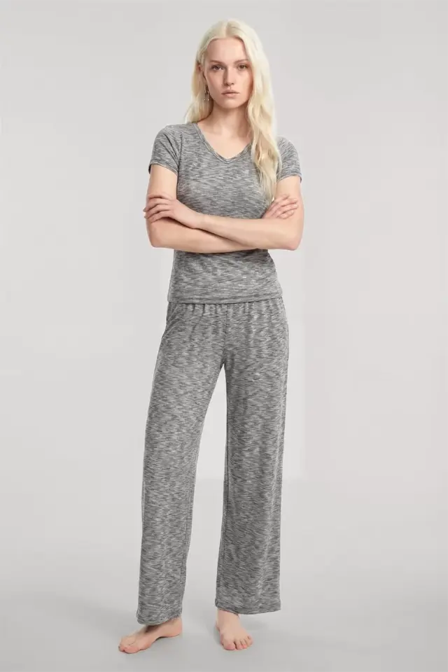 Kadın Gri V Yaka Yumuşak Dokulu Pijama Takımı Rahat Günlük Ev Giyim Seti