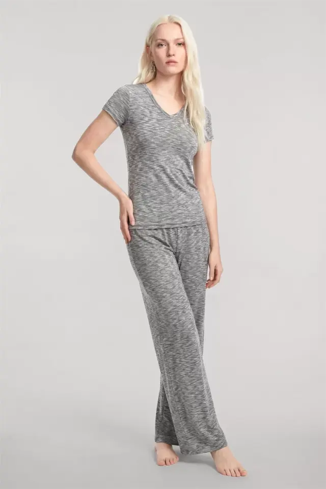 Kadın Gri V Yaka Yumuşak Dokulu Pijama Takımı Rahat Günlük Ev Giyim Seti
