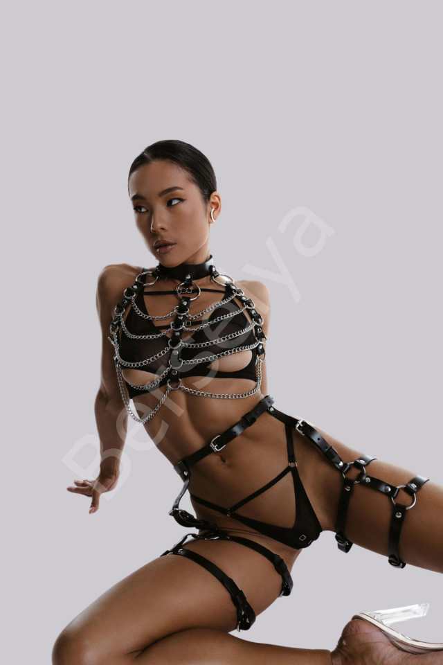Göğüs Kısmı Zincirli Alt Üst Takım Fantezi Harness Deri Kostüm 800722
