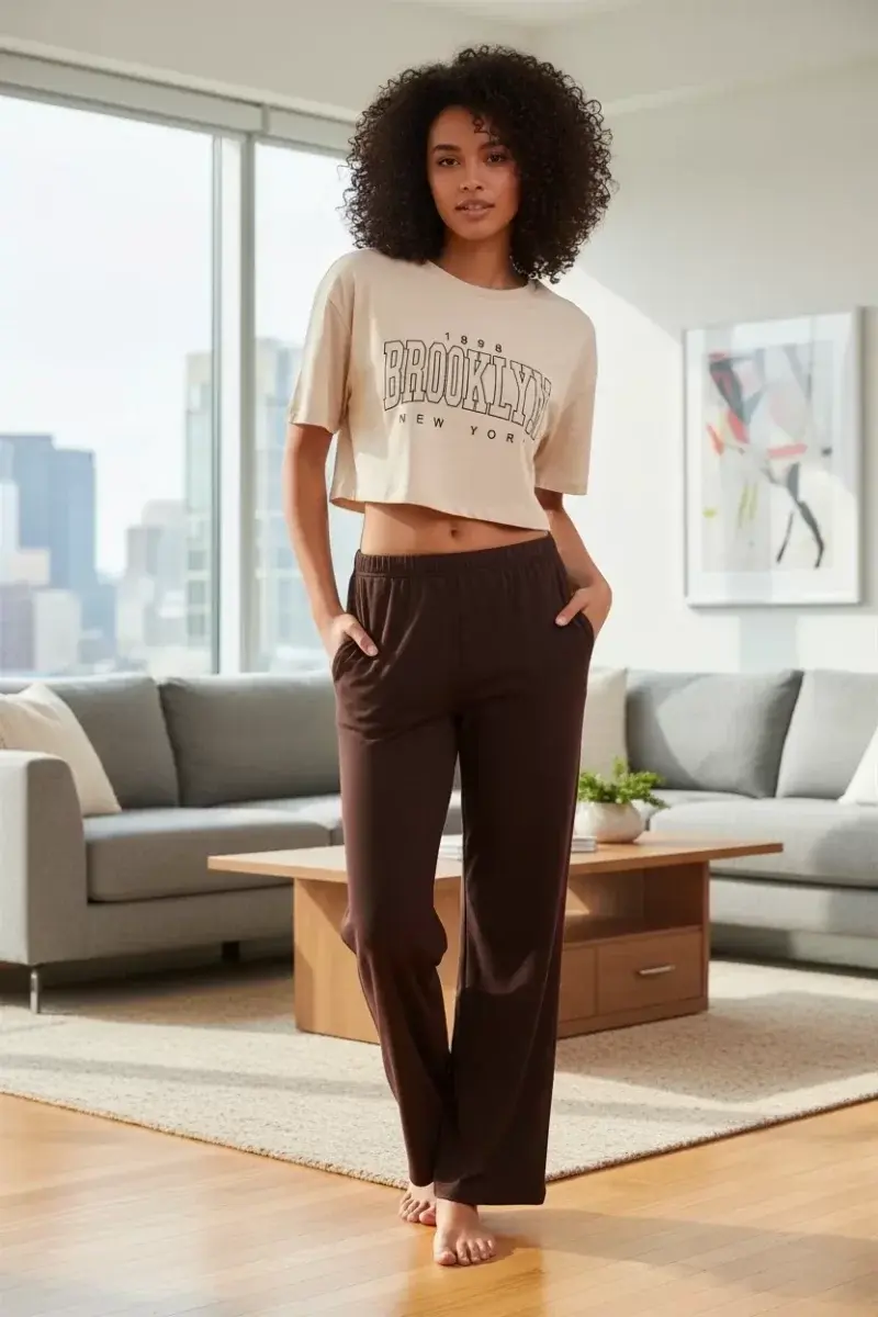 Kadın Kum Kahve Baskılı Crop T-shirt Ve Pantolon Takım Rahat Günlük Kombin