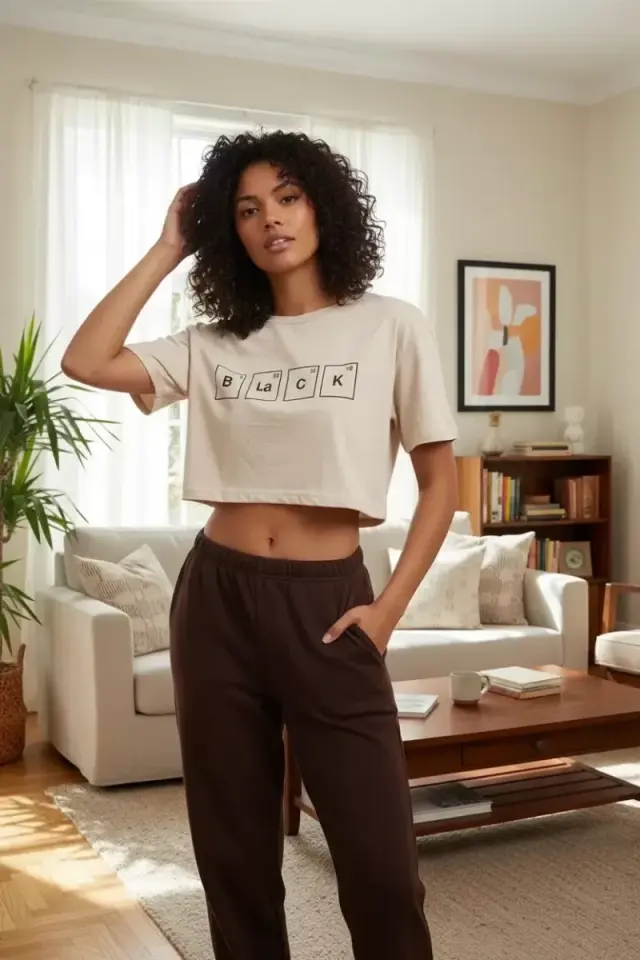Kadın Kum Kahve Baskılı Crop T-shirt Pantolon Takım Rahat Günlük Spor Şık İkili Set