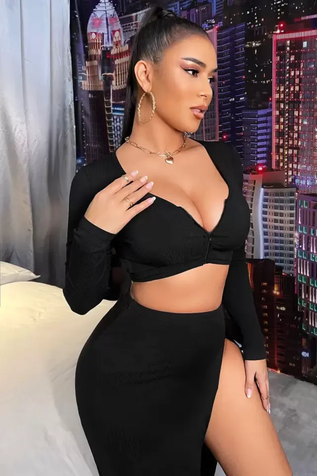Kadın Siyah Modern Fit Uzun Kol Göğüs Ve Göbek Dekolteli Fermuarlı Crop Top Bluz
