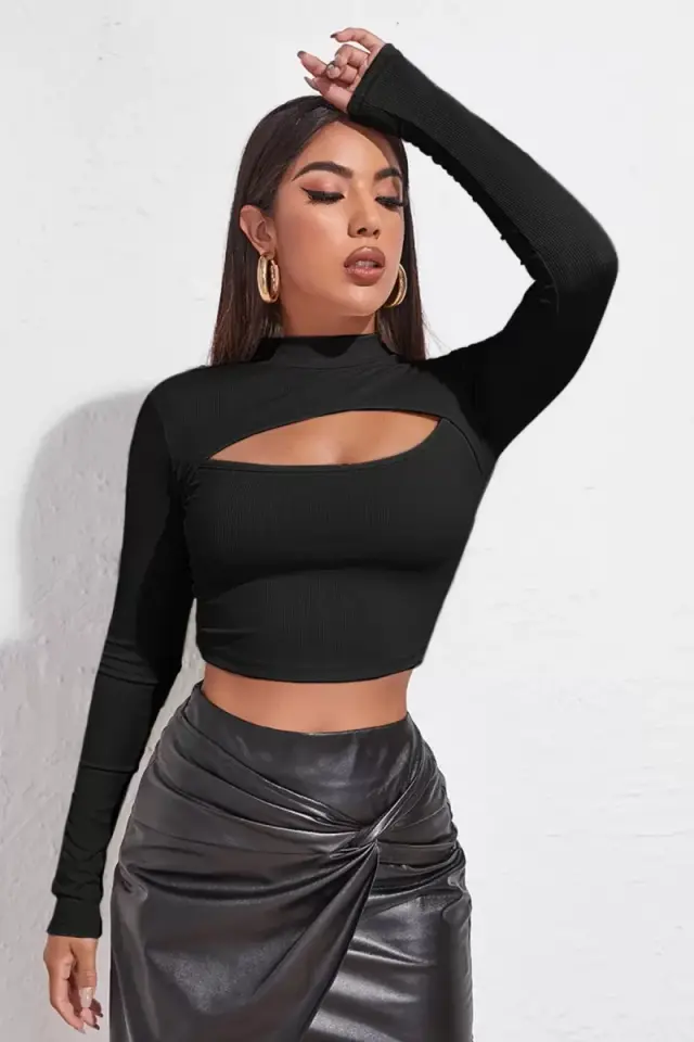 Kadın Siyah Modern Fit Göğüs Dekolteli Uzun Kollu Cut Out Crop Top Bluz