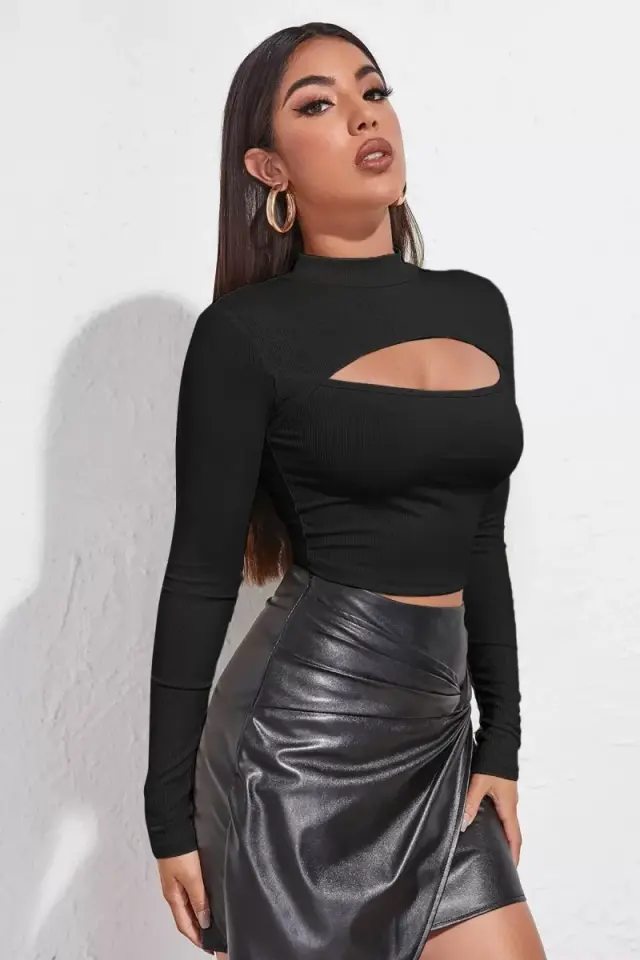 Kadın Siyah Modern Fit Göğüs Dekolteli Uzun Kollu Cut Out Crop Top Bluz