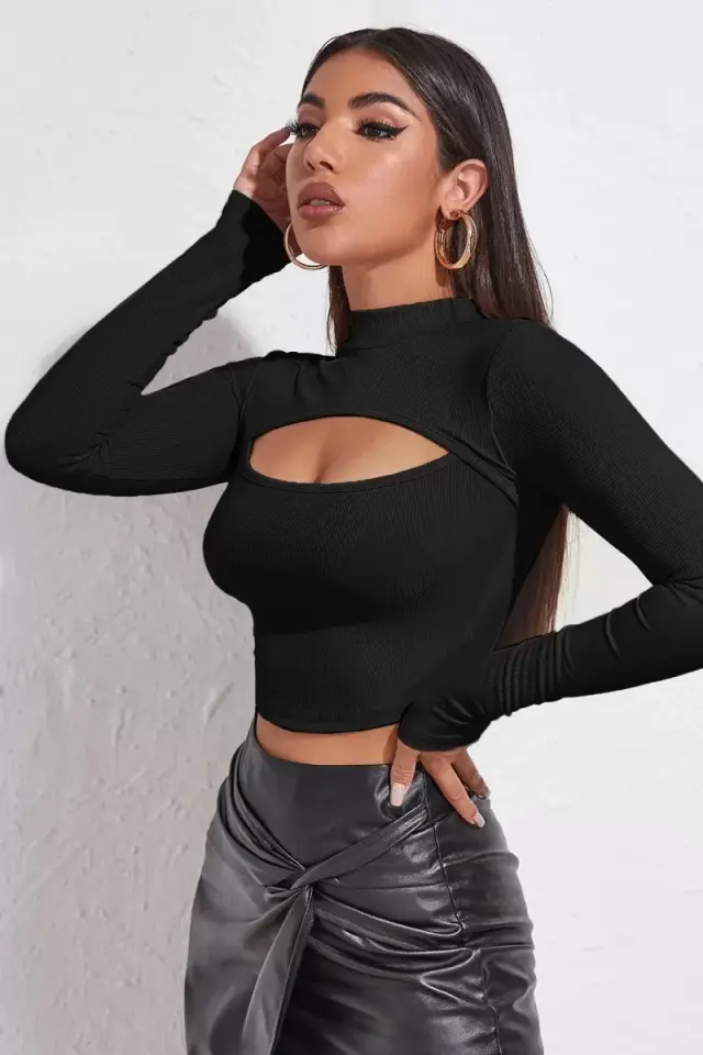 Kadın Siyah Modern Fit Göğüs Dekolteli Uzun Kollu Cut Out Crop Top Bluz