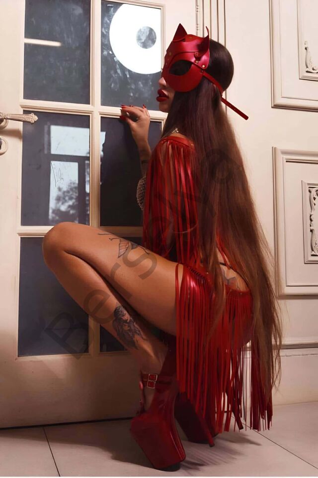 Püskül Detaylı Şık Kırmızı Deri Etek - Ceket Takım, Deri Etek Ve Ceket Takım - Brf1005