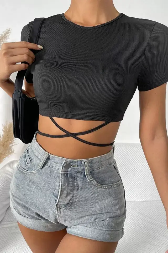 Kadın Siyah Modern Fit Yarım Kol Çapraz Bağlamalı Crop Top Bluz