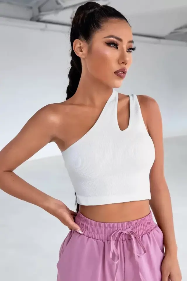 Kadın Beyaz Modern Fit Tek Omuz Cut Out Detaylı Crop Top Bluz