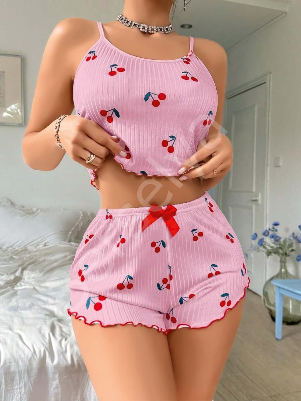 Pembe Kiraz Desenli Askılı Şortlu Pijama
