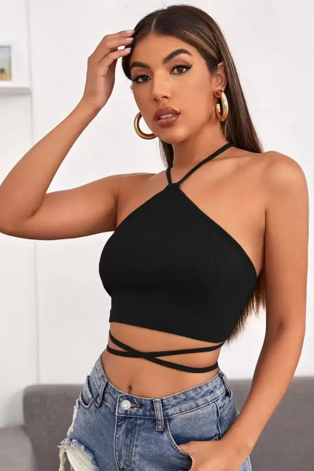 Kadın Siyah Modern Fit Sırtı Açık Boyundan Çapraz Bağlamalı Crop Top Bluz