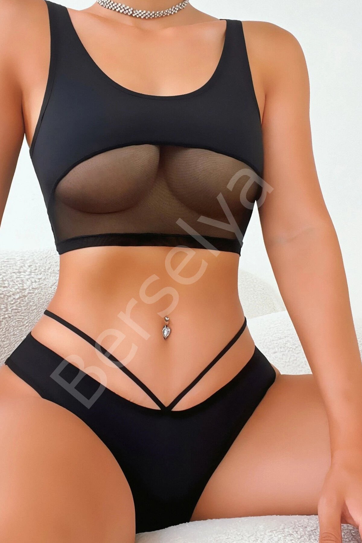 Kadın Siyah Çapraz Ip Detaylı Şık Bikini Takımı