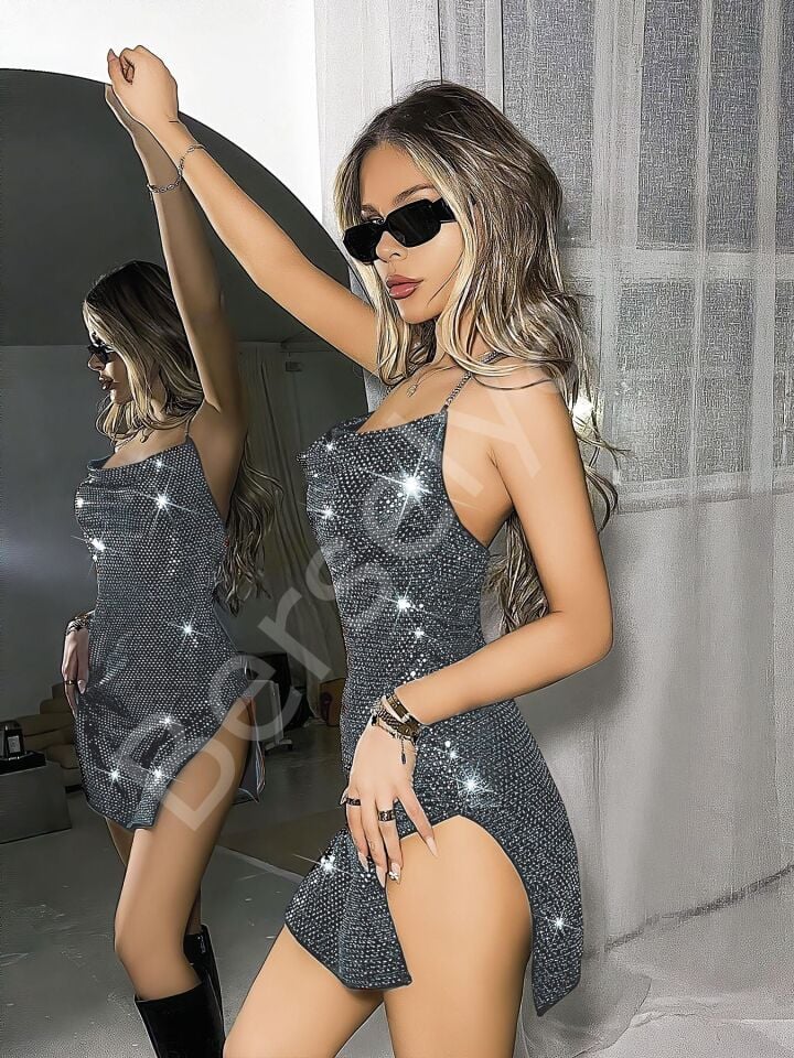 Özel Tasarım Gümüş Payetli Zincir Askılı Yırtmaçlı Parlak Işıltılı Fantezi Mini Club Elbisesi