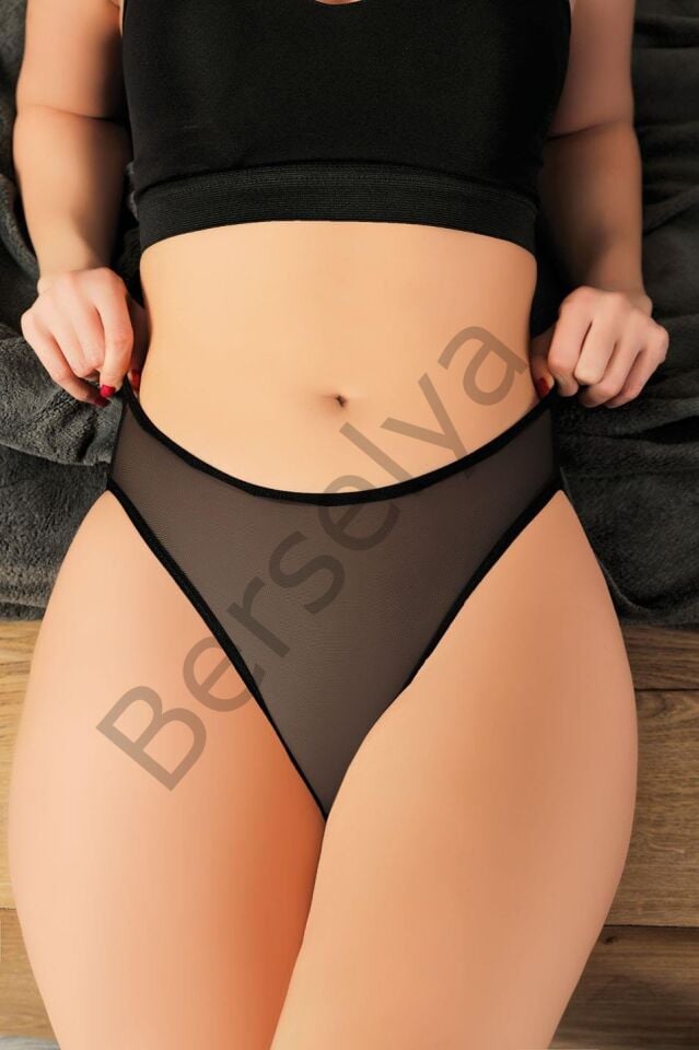 Siyah Dantelli Arkası Dekolteli Fantezi Külot