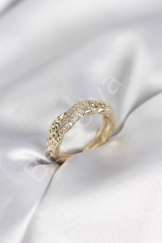 Zirkon Taşlı Puntalı Gold Renk Kadın Yüzük