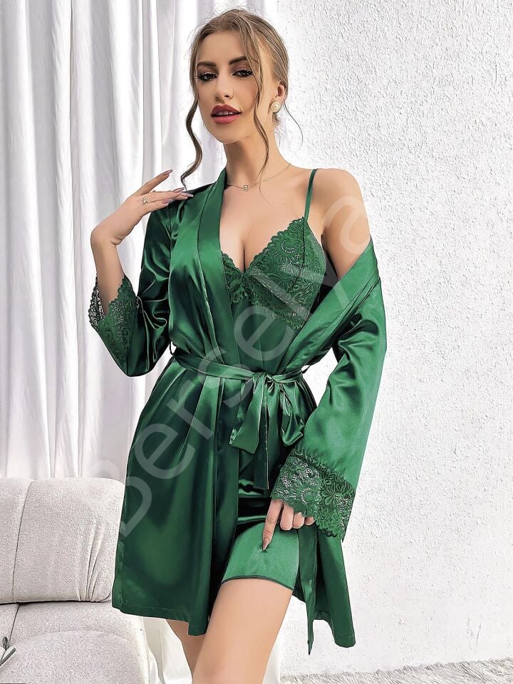 Özel Tasarım Dantel İşlemeli Göğüs Dekolteli Sabahlıklı 2'li Yeşil Saten Gecelik Takımı