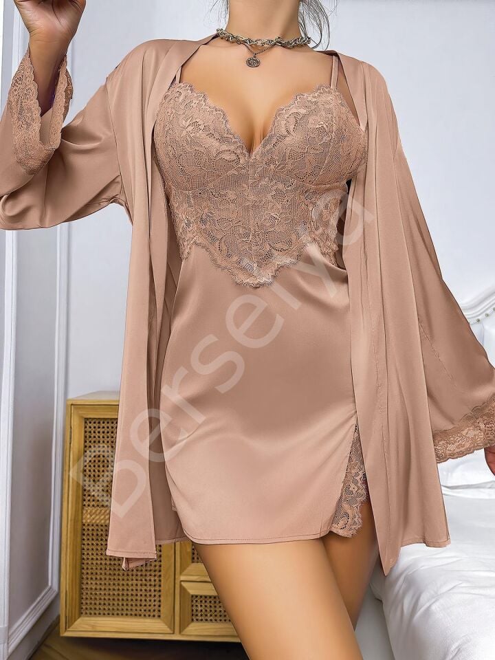 Özel Tasarım Dantel İşlemeli Şık Göğüs Dekolteli Sabahlıklı 2'li Saten Gecelik Takımı