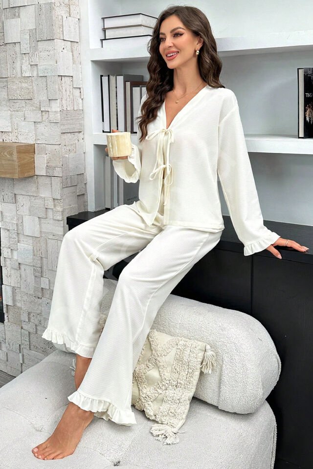 Kadın Beyaz Önden Bağlamalı Kolu Ve Paçası Fırfır Detaylı Uzun Kollu Pijama Takımı