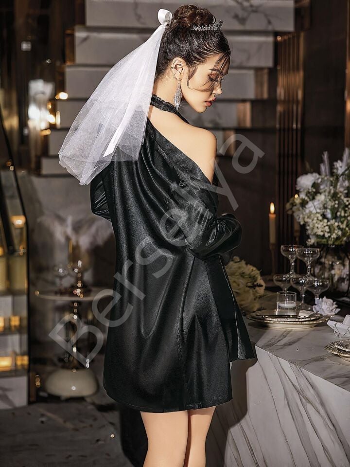 Özel Tasarım Kurdelalı Dantel İşlemeli Şık Göğüs Dekolteli Sabahlıklı 2'li Siyah Saten Gecelik Takımı