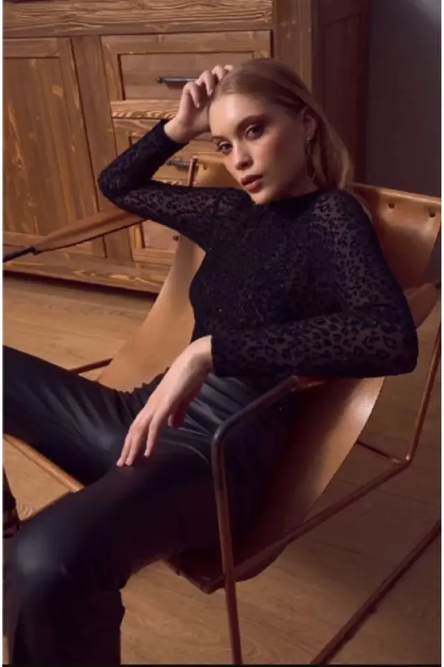 Yüksek Kalite Kadın Siyah Leopar Desenli Flok Baskı Simli Çıtçıtlı Zarif Ve Şık Soft Dantel Bodysuit