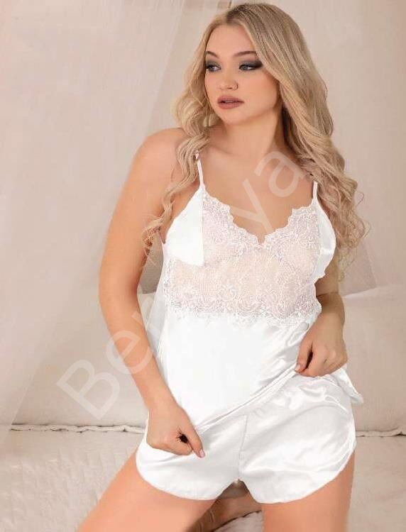 Beyaz Dantel İşlemeli İnce Askılı Saten Şortlu Takım