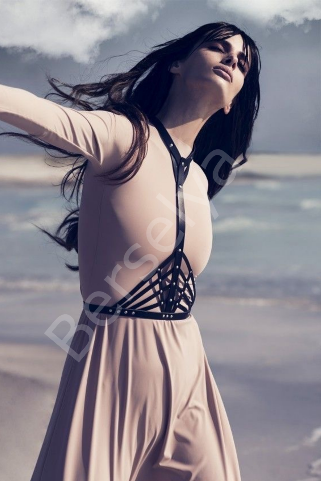 Kıyafet Elbise Üstüne Göğüs Altı Üçgenfigürlü Şık Tek Kemerli Harness Suni Şık Deri Kemer 700994